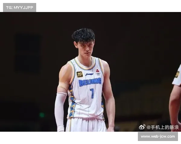 中国男篮新老结合 曾凡博崔永熙入选热身赛名单展现新生力量 中国男篮新老结合 曾凡博崔永熙入选热身赛名单展现新生力量