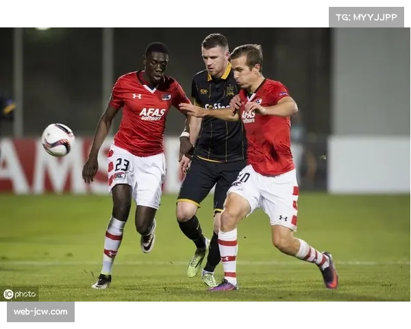 阿尔克马尔队长领袖气质凸显 逆境中鼓舞球队士气